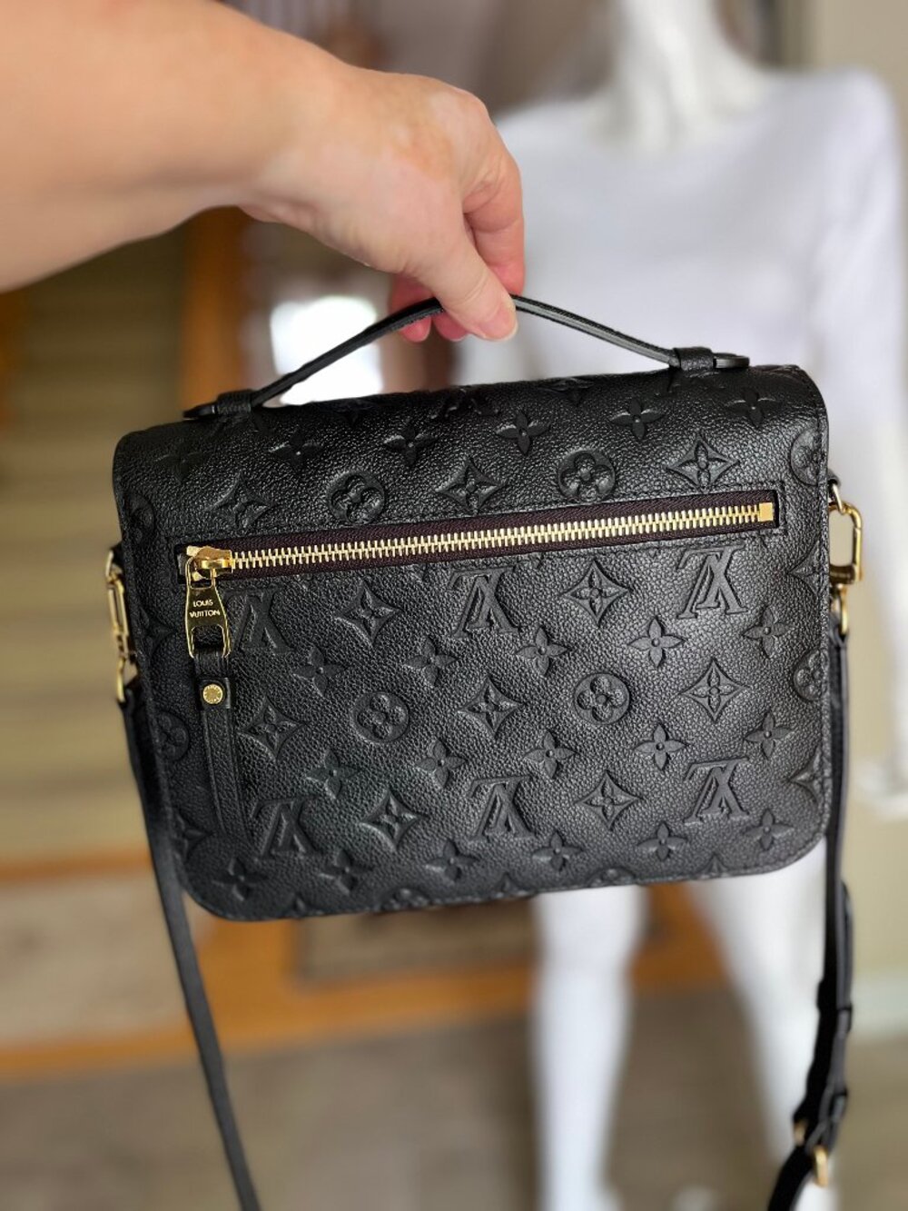 Louis Vuitton Pochette Métis in Monogram Empreinte Black Leather - Authentic - Picture 3 of 17
